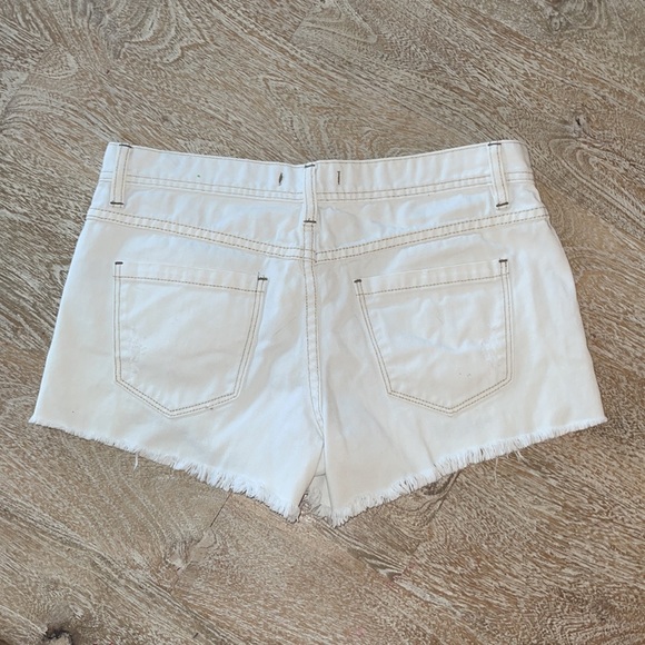 Free People Shark Bite Distressed Ripped White Jean Denim Shorts - Picture 4 of 4